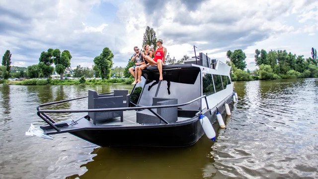 YachtBoat Prague